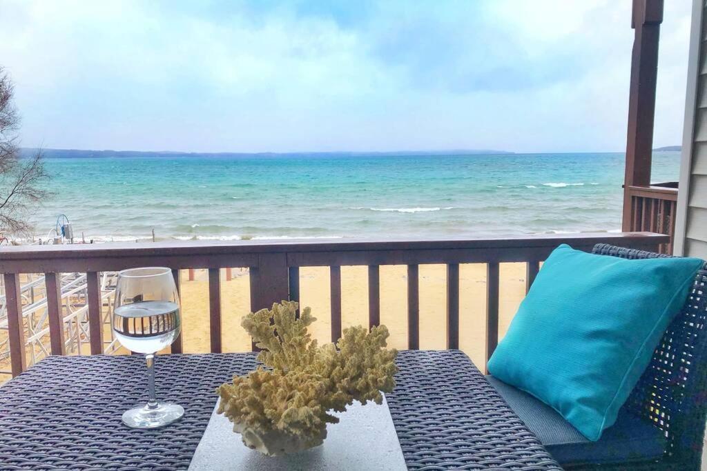 New Listing Beach Bliss 211! Stunning Bay View Traverse City Zewnętrze zdjęcie