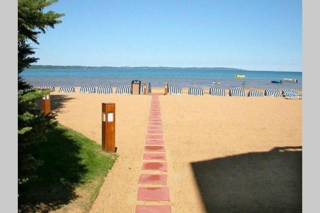 New Listing Beach Bliss 211! Stunning Bay View Traverse City Zewnętrze zdjęcie