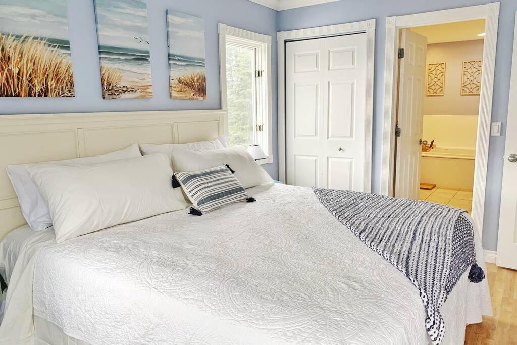 New Listing Beach Bliss 211! Stunning Bay View Traverse City Zewnętrze zdjęcie