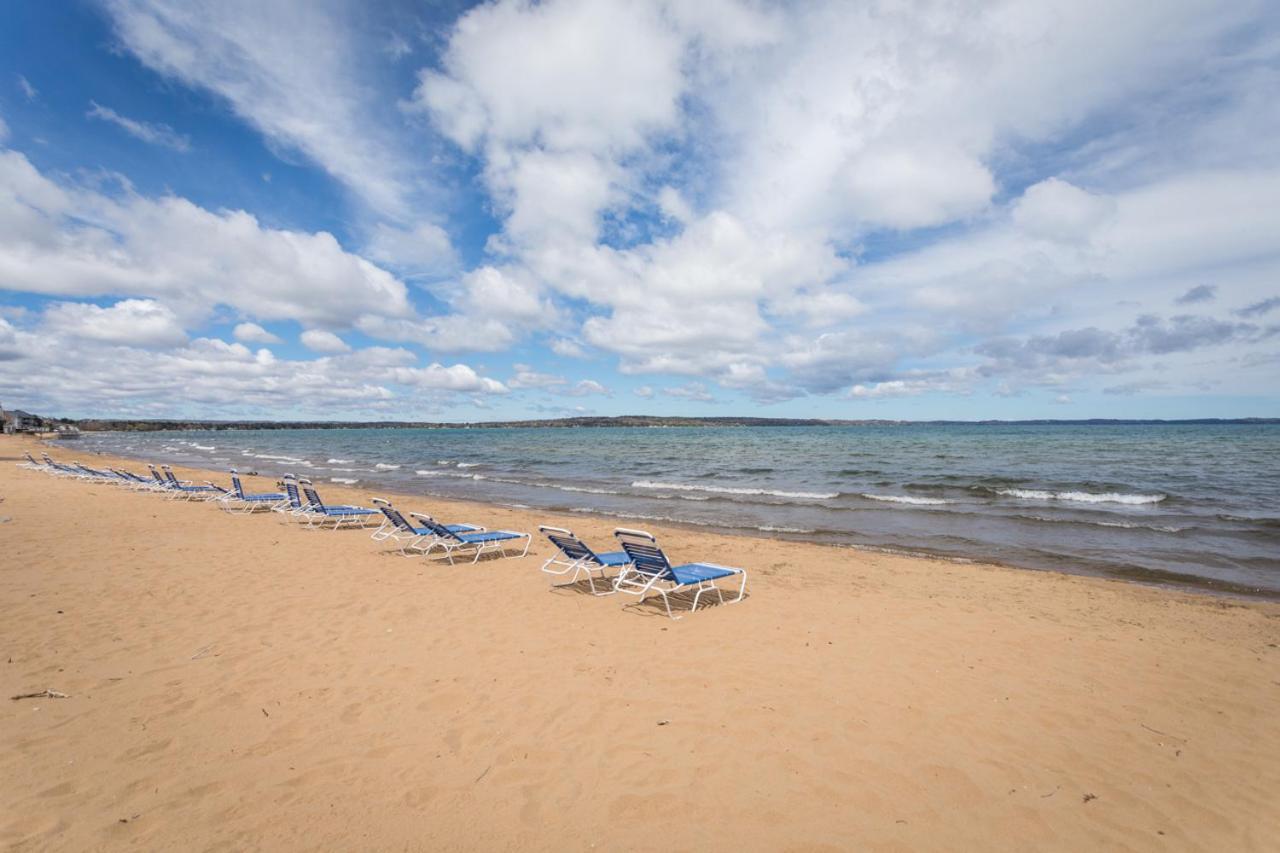 New Listing Beach Bliss 211! Stunning Bay View Traverse City Zewnętrze zdjęcie