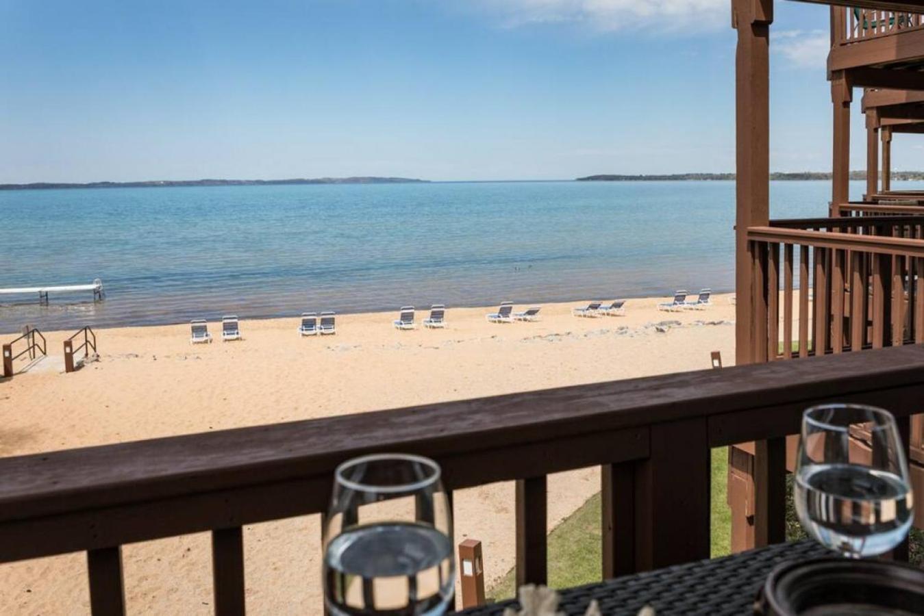 New Listing Beach Bliss 211! Stunning Bay View Traverse City Zewnętrze zdjęcie