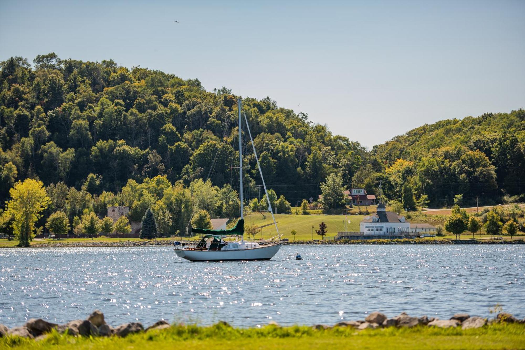 New Listing Beach Bliss 211! Stunning Bay View Traverse City Zewnętrze zdjęcie